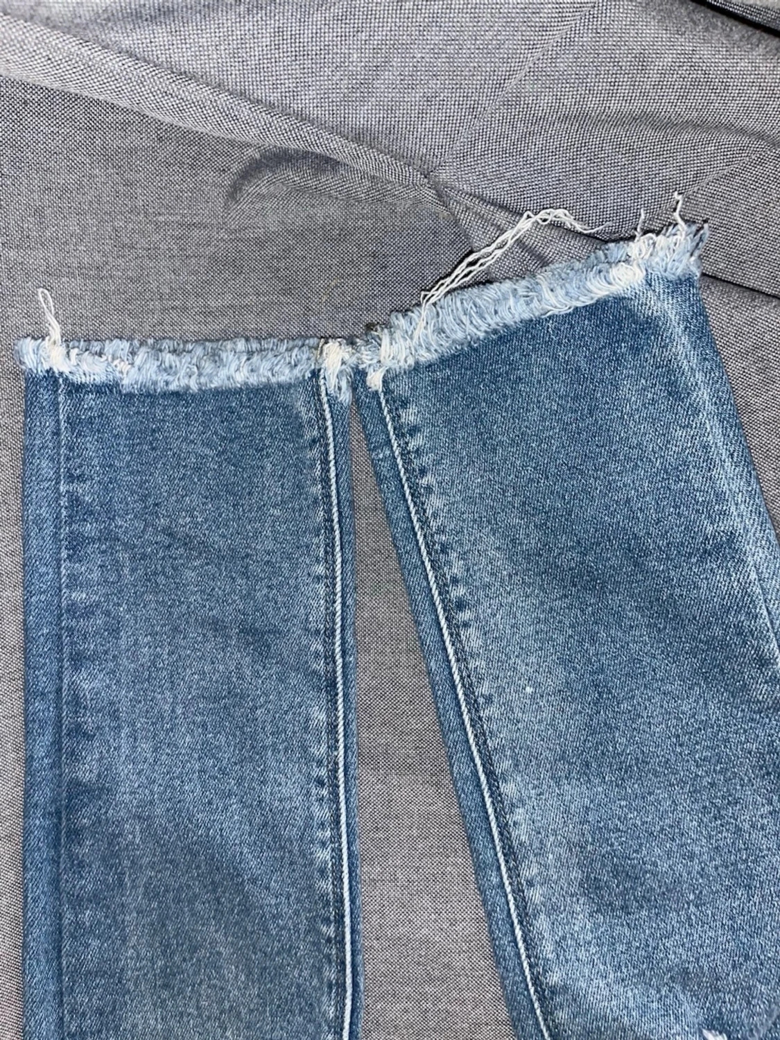 Blå slitna jeans från Akira - 3