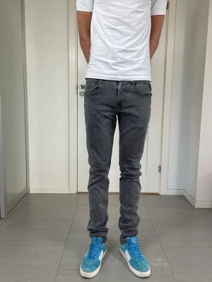 Replay Anbass Jeans  - Säljer nu dessa Replay Anbass Jeans, skriv för fler bilder/frågor🙌🏼