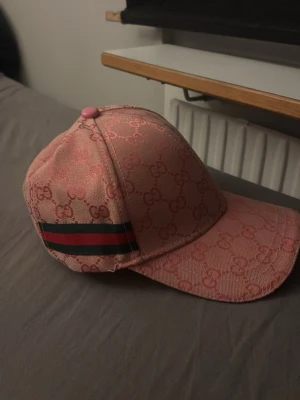 Rosa gucci keps - Kommer ej till användning 
