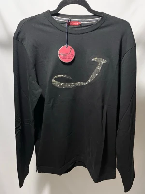 Jacob Cohën Crewneck Tröja - Väldigt unik och fet longsleeve tröja från Jacob Cohën! Helt ny med tags! Storlek L. Kontakta mig för fler frågor och funderingar!