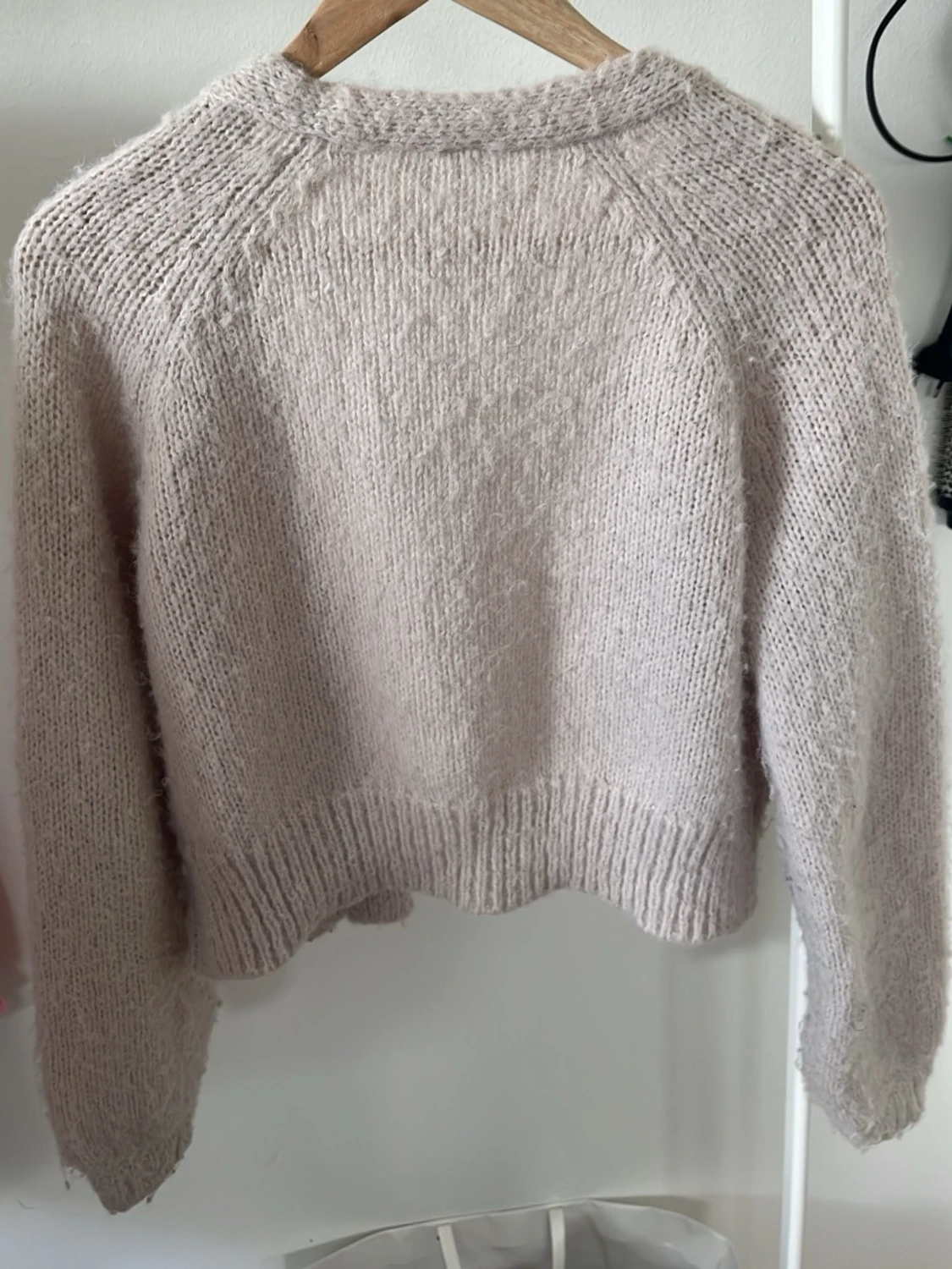 Ljusbeige stickad kofta - 1