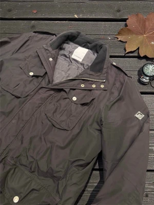 J.lindeberg Field Jacket - Säljer denna fina j.lindeberg field jackan i storlek L, passar bäst för de som har L eller XL. Skriv gärna vid intresse!