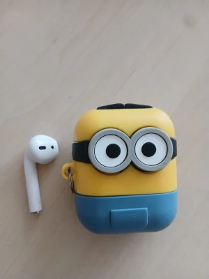 AirPods 1 st. I minion fodral - AirPods 1 st. I minion fodral