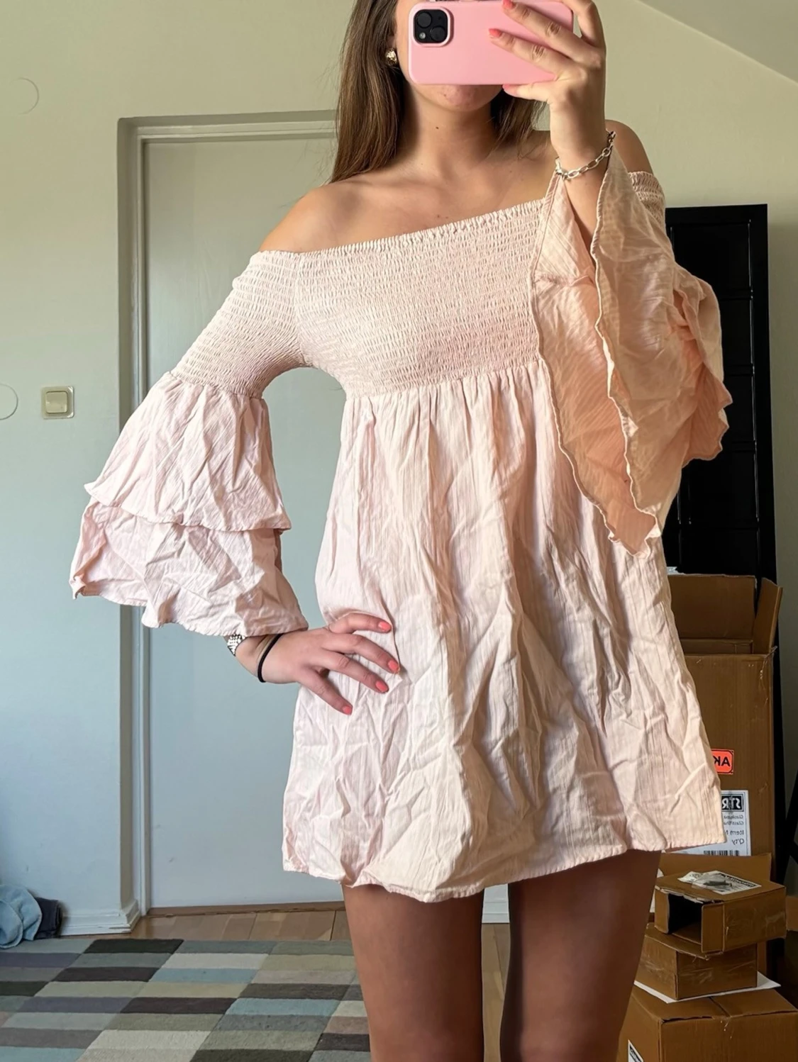 Off shoulder klänning - 1