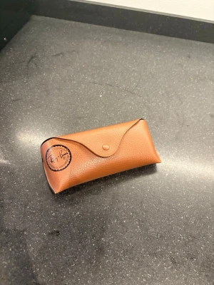 Ray-Ban solglasögon - Knappt använda, ligger bara hemma därför jag vill bli av med dem