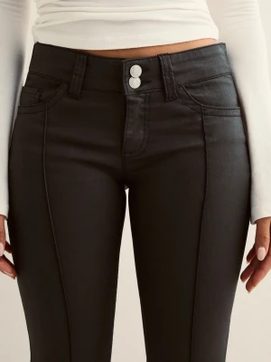 Nelly coated jeans - Hej! Jag säljer mina helt nya Nelly jeans eftersom att de var för småa på mig aldrig använts bara provet en gång. Skriv om du har några frågar ni kan erbjuda lägre pris om ni vill det vill bara bli av med dem!