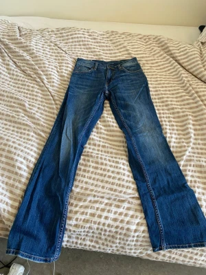 Utsvängda jeans  - Utsvängda jeans thriftade i Berlin💕 