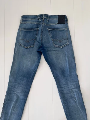 Replay anbass jeans  - Replay anbass jeans | storlek 28/32 | skick 10/10 | fraktar via valfrit ombud på köparens bekostnad | hör av dig vid funderingar 