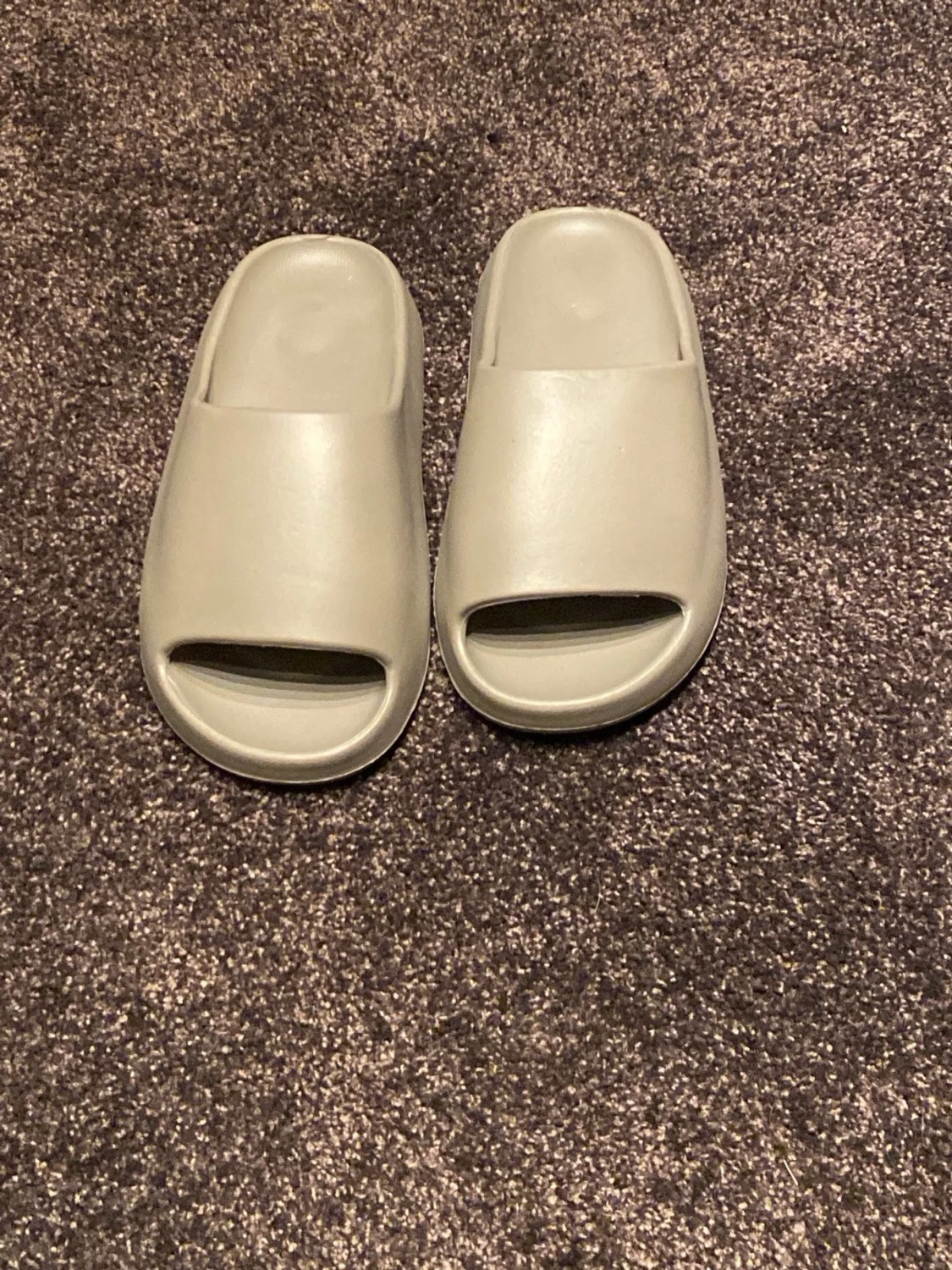 Beigea Yeezy slides - 2