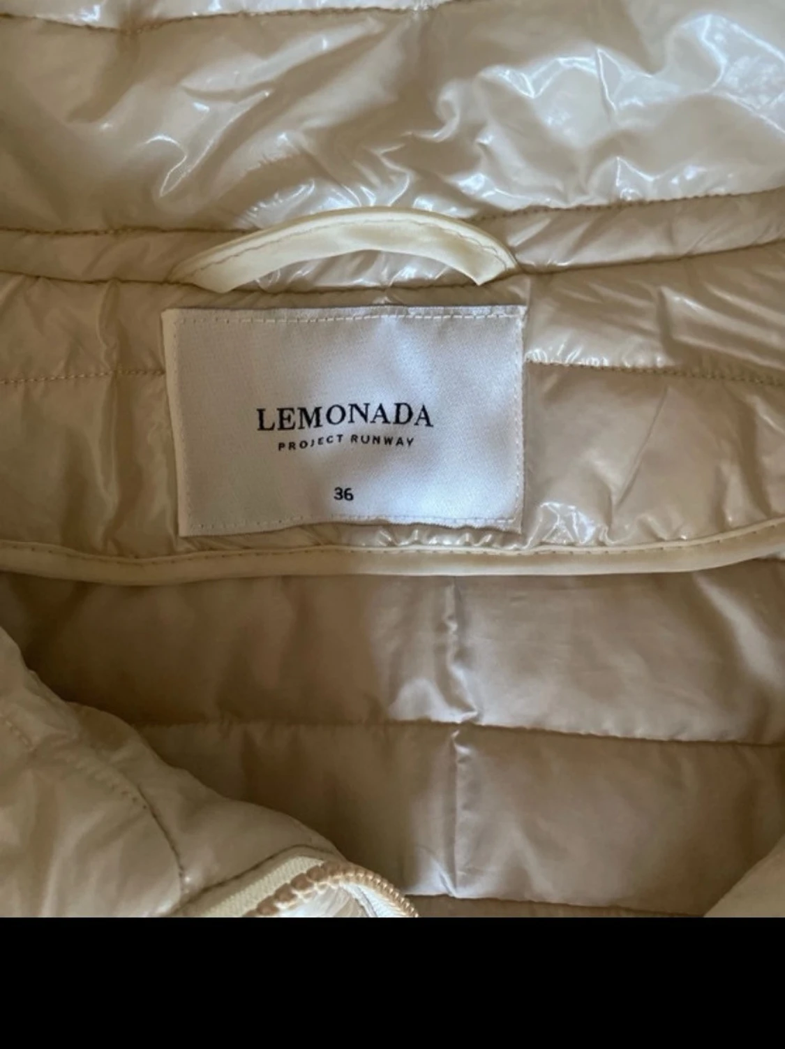 Vit pufferjacka från Lemonada - 1