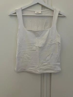 Topp - Säljer denna topp ifrån ginatricot i storlek S. Super skön och snygg. Endast använd ett fåtal gånger därav bra skick🩷