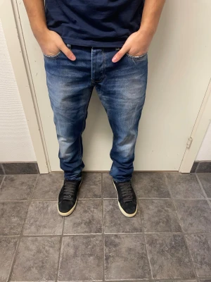 Jack&Jones jeans - Feta blå Jack&Jones jeans. Mycket bra skick. Modellen är 173cm, 64kg. Pris kan diskuteras!!