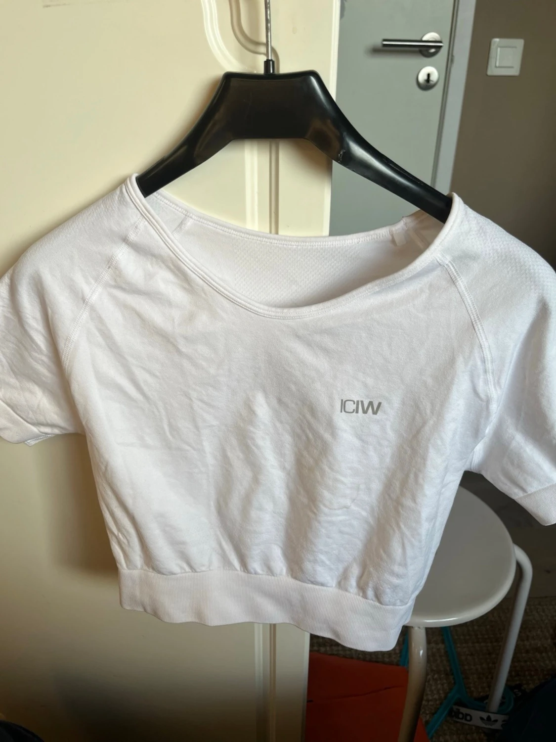 Vit croppad topp från ICANIWILL - 1