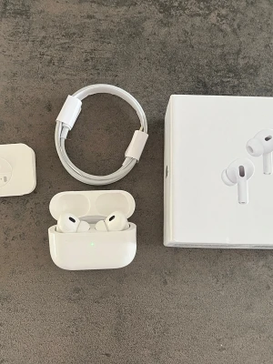 Hörlurar pro 2 - Säljer mina hörlurar jag har knappast använt.