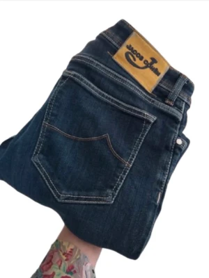  Jacob Cohen - Ett par riktigt feta jeans från Jacob Cohen i storlek 32. Hör av er vid minsta frågor🫡😉