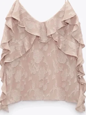 Zara Topp - fin topp från Zara, säljer den då den inte kommit till användning och är lite för stor för mig!💓