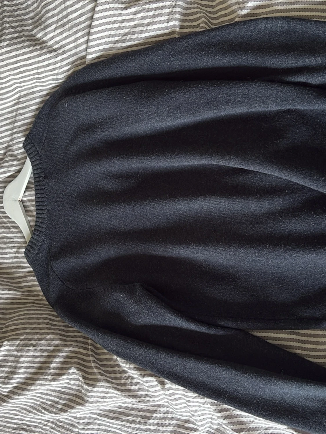 Mörkblå stickad tröja - 1