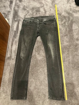 Dondup George  - Dondup George w32, knappt använda och är i perfekt skick, Tag ingår, mer frågor kom privat.