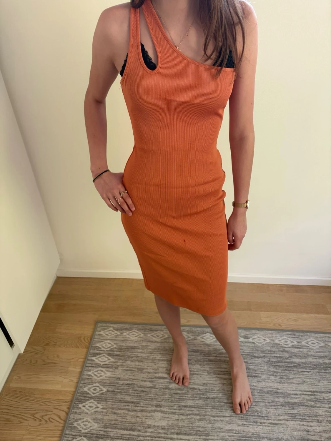 Orange oneshoulder ribbad klänning - 1