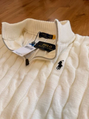 Vit kabelstickad tröja Polo Ralph Lauren - Pris kan diskuteras, bara skriv