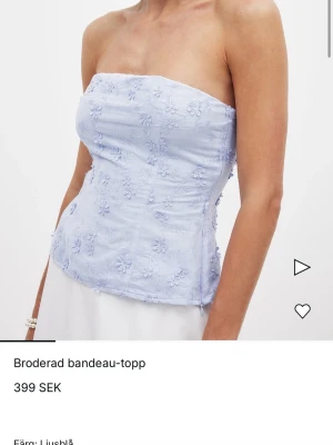 Nakd bandeau topp - Blå bandeau topp från nakd. Liiiiten fläck på framsidan 