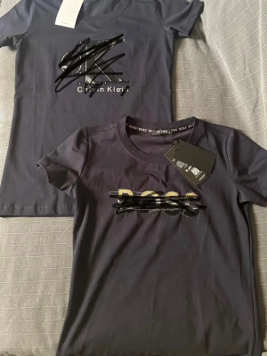  T shirt dam  - Skick: nya med etikett kvar. Strl: S. Passar xs och tajt M. 