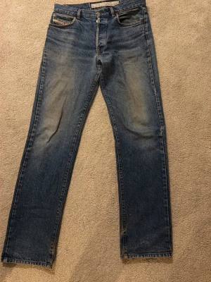 Blå raka jeans från disel - Säljer ett par klassiska blå jeans från disel, hör av dig vid frågor☺️