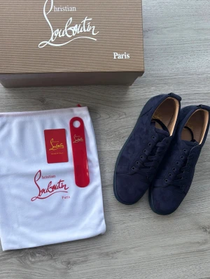 Christian Louboutin - Christian Louboutin helt oanvända. Be om fler bilder om du vill det. Priset kan diskuteras. 