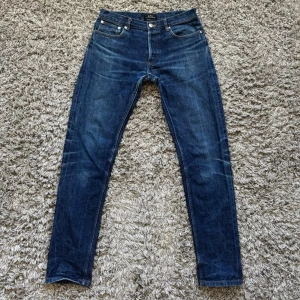 Apc selvedge jeans - Säljer dessa feta apc selvedge jeansen!⭐️Skick : Mycket bra inga defekter🙌Storlek = W31!🤝Hör gärna av er om ni har funderingar!👍
