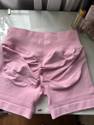 Relode träningsshorts - Säljer dessa helt nya träningsshortsen från Relode! Strl S, jätte fin färg! 420kr+frakt🩷