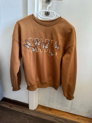 Sweatshirt - KÖPAREN STÅR FÖR FRAKT! Använd fåtal ggr 🌸