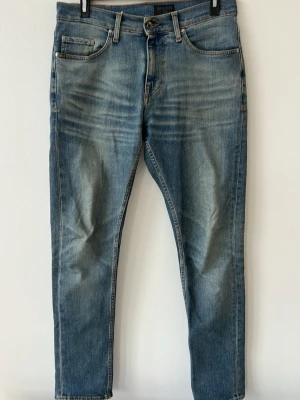Tiger of Sweden jeans  - Tjena, säljer ett par schyssta tiger of sweden jeans i modellen pistolero, i strl W30/L32 Jeansen är i färgen blå och är i ett bra skick hör gärna av dig om du har några frågor🤗8