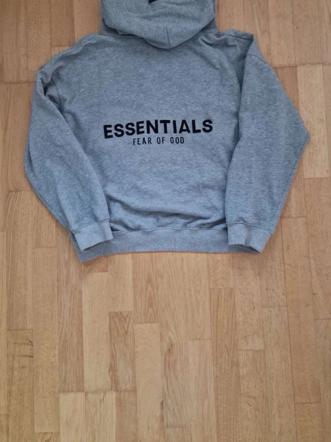 Grått Essentials set med huva - 1