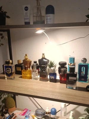 Säljer perfym samples av ditt val  - Selling perfume samples of ur choice just dm me a 5 ml sample costs 6$/60kr and a 10ml costs 11.9$/119kr (price can go up or down depending on if it's almost sold out or valued more)