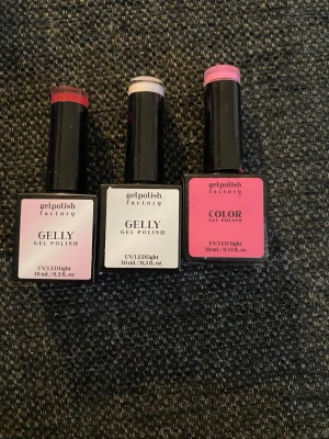 Gel polish factory - OBS! Den sista rosa är använd, se bilder. Skickar med den gratis. Resten är nya och oanvända. Jättefina färger. My milkshakes, fluent in mandarin (orange), lipgloss (transparent rosa), ken's girlfriend (använd och skickas med gratis)