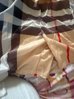 Beige rutiga shorts med resårmidja - Shorts for summer