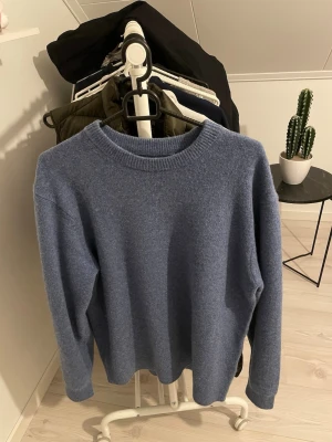 Blå merinoull tröja från vailente - Blå merinoull tröja från vailente i nytt skick, inte hugget i sten, skriv vid minsta fundering🙌