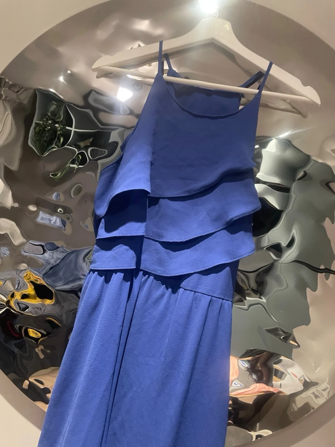 Blå klänning med volanger - 1