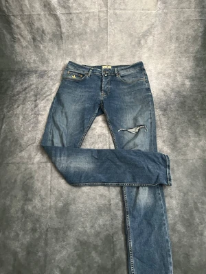 MORRIS slim jeans - Skick 8/10 - ny pris 1200kr - vårt pris 200kr.   Skriv om ni har fler frågor!