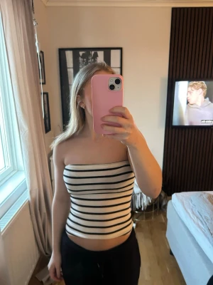 Randig tub topp hm - Säljer en randig tub topp från hm i storlek Xs, bra skick 