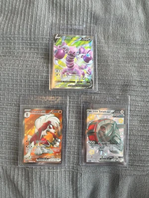 Pokémon kort - Säljer 3 kort. Skicket av korten är Near Mint. Hög potential vid gradering. Pris kan diskuteras. Mer bilder kan skickas vid behov. 