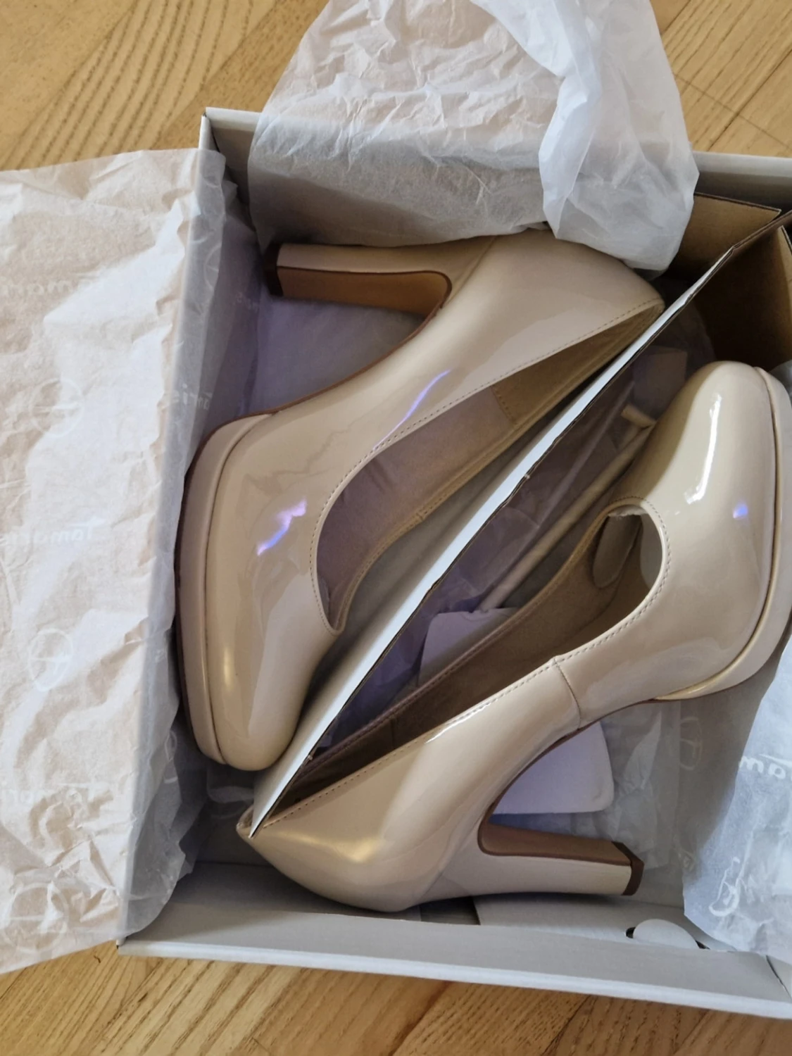 Tamaris lackpumps med hög klack