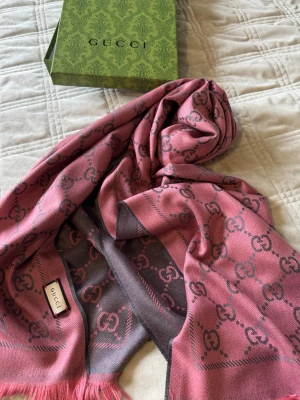 Sjal/Halsduk Rosa - GG sjal/halsdduk. Två färger. ‼️ FASTA PRISER ‼️