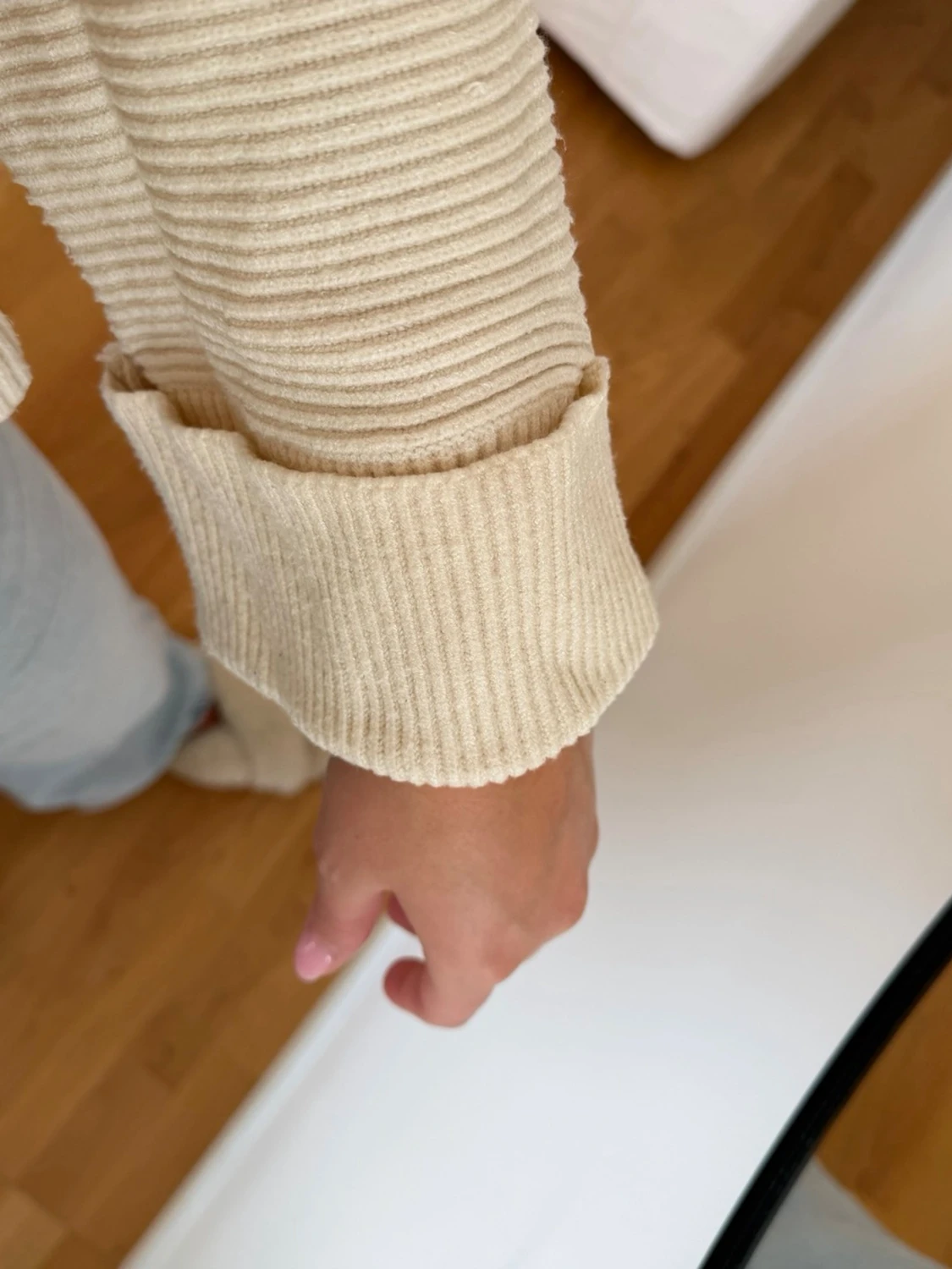 Beige ribbstickad croppad tröja - 4