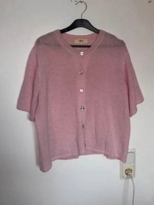 Ny kofta ifrån Gina tricot - Stl XL men passar L fint använd 1 gång