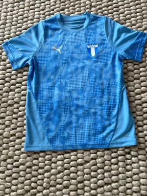 Malmö FF tröja  - ⚽ MFF-tröja i bra skick Storlek 152 Pris: 160 kr Använd 1 gång ❣️