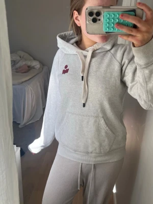 Marant Hoodie - Jätte fin Marant hoodie!!! Passar xs s! Skriv om de är ngt 🥹🥰