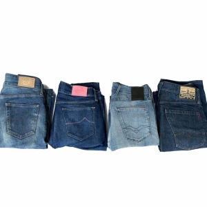 Jacob Cohen & Replay - KÖP INTE DENNA ANNONS!!  Köp enskilda jeans eller bundle från min profil!                                            Kom PM för ytterligare frågor.