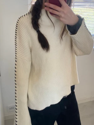 Stickad tröja med sömmar ONLY - Endast använd en gång!