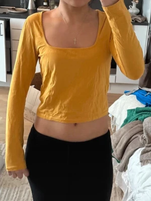 Gul topp - Fint skick